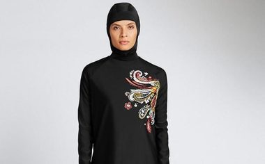 Autorităţile franceze au interzis portul costumelor de baie burkini pe plajele din Nisa
