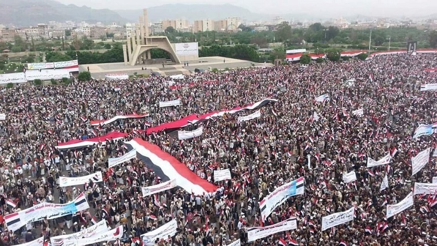 Sute de mii de persoane manifestează în capitala yemenită Sanaa în semn de susţinere faţă de rebeli