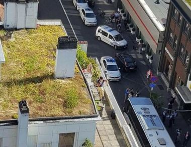 Trei persoane înjunghiate la Bruxelles, la coborârea dintr-un autobuz, de către o femeie care ar avea probleme psihice