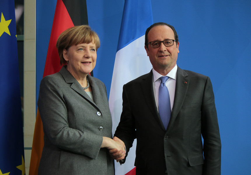 Hollande, Merkel şi Putin au discutat telefonic despre situaţia din Ucraina