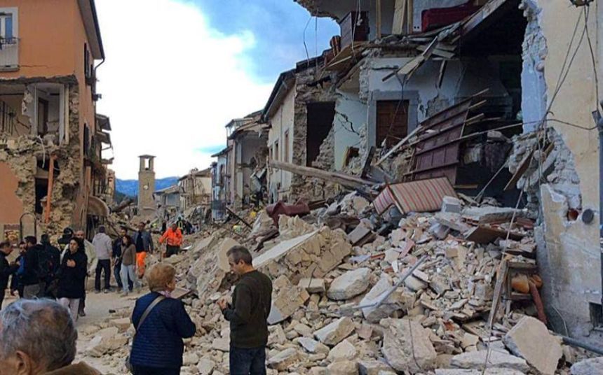 CUTREMUR devastator în Italia: Filmul catastrofei care s-a soldat cu 80 de morţi, sute de răniţi şi dispăruţi. "Jumătate din sat a dispărut". GALERIE FOTO, VIDEO