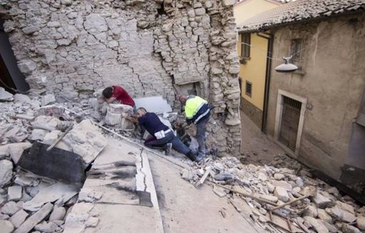 Presa italiană: Printre românii dispăruţi  se află o româncă de 45 de ani şi fiica acesteia de 12 ani