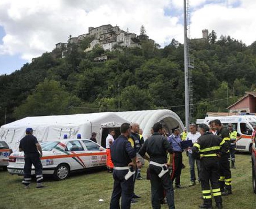Circa 1.200 de oameni şi-au petrecut noaptea în corturi după seismul din Italia, alţii au stat în maşini sau la rude