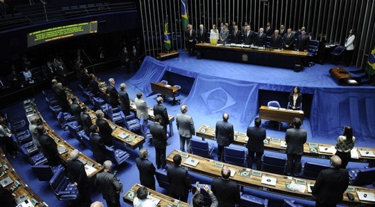 Procesul destituirii lui Rousseff, suspendat din cauza unor insulte între senatori care aproape s-au luat la bătaie