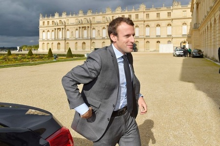 Emmanuel Macron demisionează din postul de ministru francez al Economiei