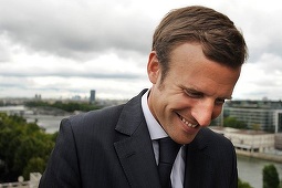 Ministrul francez al Economiei, Manuel Macron, a demisionat marţi din funcţie şi va fi înlocuit de Michel Sapin