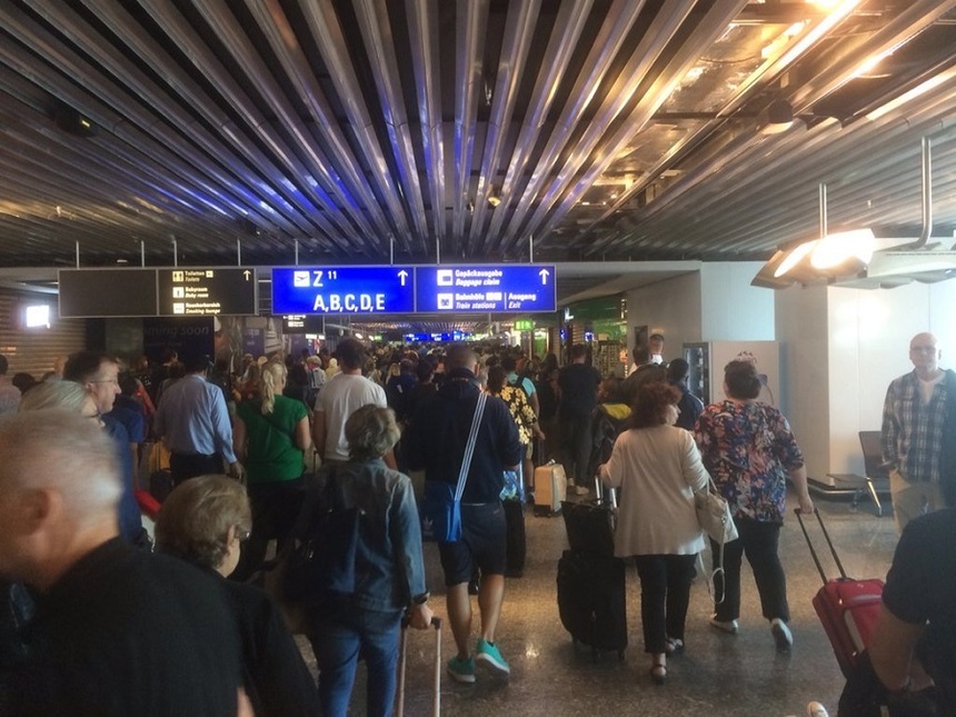 Aeroportul din Frankurt a fost evacuat parţial în urma unei alerte de securitate - VIDEO