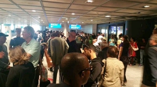 Poliţia interoghează suspectul în urma incidentului de pe aeroportul din Frankfurt