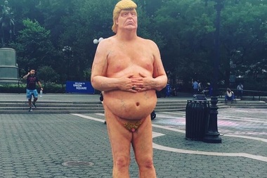 Un nud care îl înfăţişează pe Trump, scos la licitaţie; profitul va fi donat unei asociaţii de susţinere a imigranţilor
