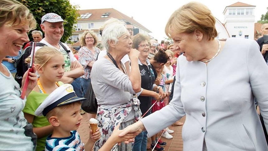 Partidul lui Merkel, CDU, a suferit o înfrângere grea în alegerile locale de duminică şi s-a clasat pe a treia poziţie