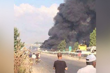 Cel puţin 18 oameni au fost ucişi şi alţi 45 au fost răniţi, într-o serie de atentate lansate în mai multe oraşe din Siria