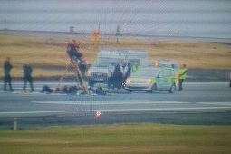 Un grup de manifestanţi a blocat aeroportul City, din Londra