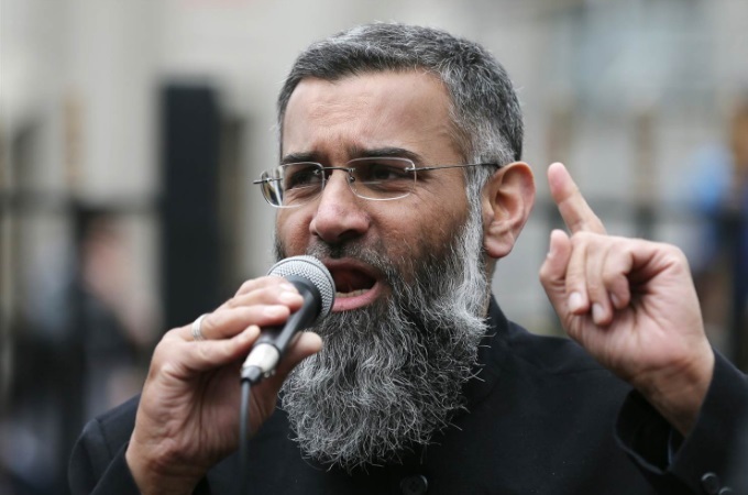 Justiţia britanică a condamnat un predicator islamist la cinci ani şi jumătate de închisoare, după ce a jurat credinţă Statului Islamic