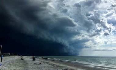 Cel puţin două persoane şi-au pierdut viaţa, după ce uraganul Newton a lovit cu putere peninsula Baja California