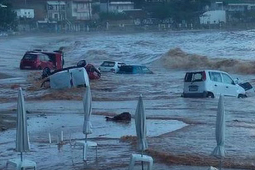 Cel puţin patru oameni au murit, iar un altul este dat dispărut în inundaţii, în Grecia