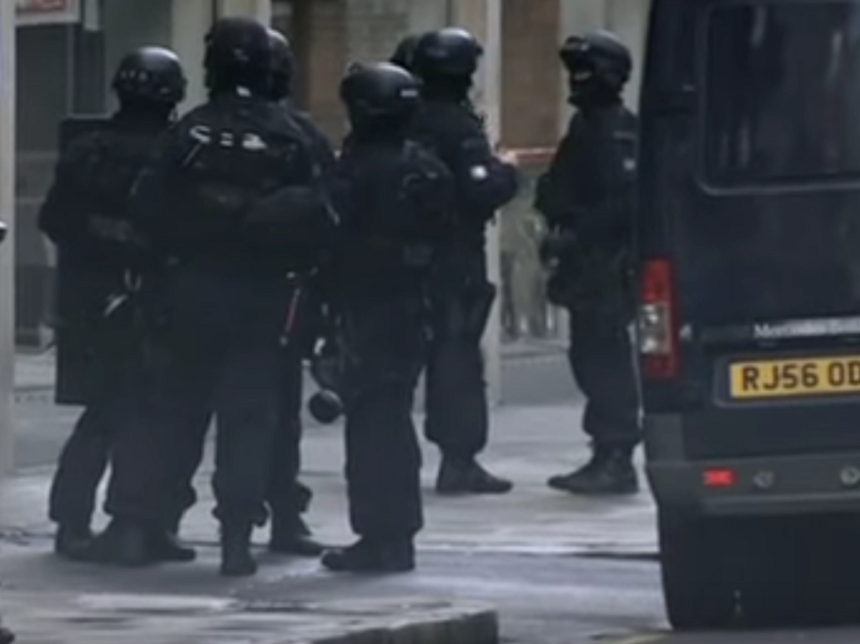 Poliţiştii londonezi au arestat doi presupuşi terorişti suspectaţi că ar fi organizat un atentat
