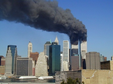 Moment de reculegere la New York în memoria victimelor atentatelor din 11 septembrie, printre care cinci români. Lui Hillary Clinton i s-a făcut rău în timpul ceremoniei. VIDEO