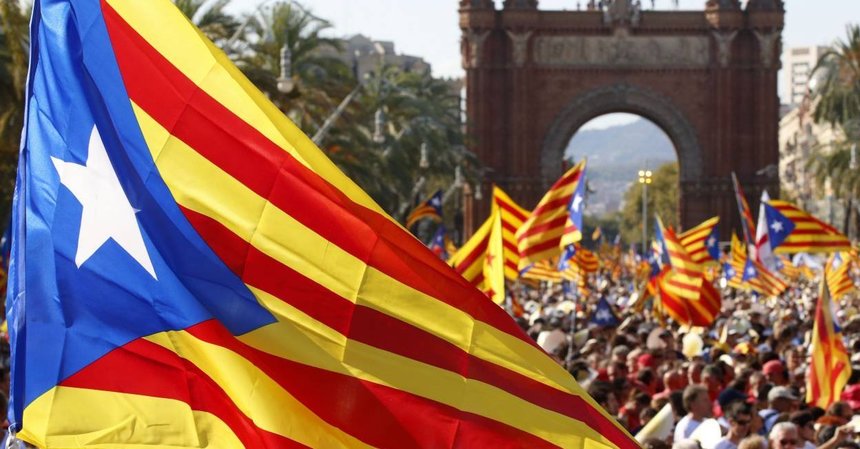 Sute de mii de oameni s-au strâns la Barcelona pentru a cere independenţa Cataluniei