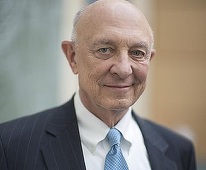 Fostul director CIA James Woolsey, un susţinător vocal al invaziei americane din Irak, devine consilierul lui Trump