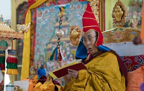 Dalai Lama pledează pentru dialog inclusiv cu Statul Islamic şi îndemnă la ajutorarea refugiaţilor