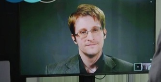Snowden îi cere lui Obama să-l graţieze înainte de a-şi încheia mandatul