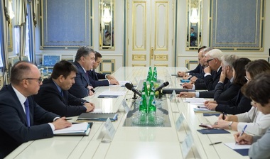 Poroşenko anunţă că Kievul a acceptat un nou armistiţiu în Donbas, propus de rebeli proruşi 