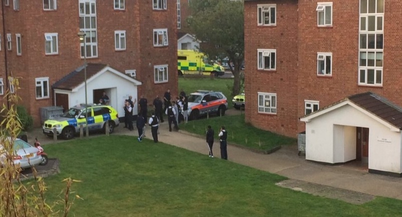 Autorităţile britanice caută un suspect înarmat, după ce două persoane au fost împuşcate mortal în nordul Londrei