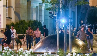 Un primar german condamnă ciocnirile violente dintre extremişti şi migranţi