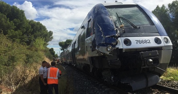 Cel puţin zece răniţi uşor în sud-estul Franţei, în urma unei coliziuni între un tren şi un camion