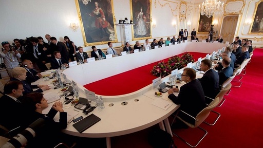 Europa se află într-o situaţie critică, problemele nu pot fi soluţionate într-o singură reuniune, afirmă Merkel la Bratislava
