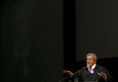 Un magistrat brazilian a decis ca fostul preşedinte Lula da Silva să fie judecat pentru corupţie şi spălare de bani