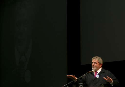 Un magistrat brazilian a decis ca fostul preşedinte Lula da Silva să fie judecat pentru corupţie şi spălare de bani