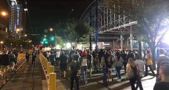 A treia noapte de manifestaţii la Charlotte, sub supravegherea armatei, după instituirea unei interdicţii de circulaţie