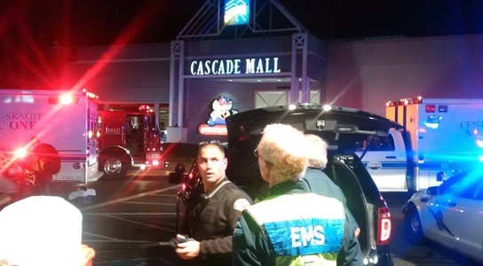 ATAC ARMAT într-un mall din oraşul american Burlington: Trei femei au fost ucise, un bărbat rănit grav şi o femeie rănită uşor