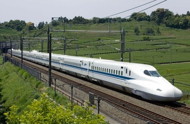 Nouă persoane au fost duse la spital, după ce li s-a făcut rău într-un tren din Tokyo, din cauza unui miros neplăcut