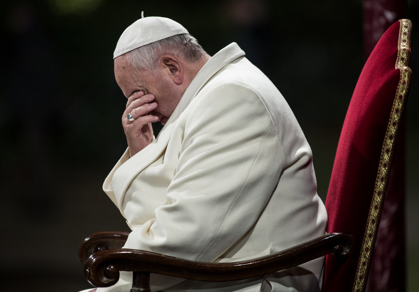 Cei care se află în spatele bombardamentelor de la Alep vor "răspunde în faţa lui Dumnezeu", spune Papa