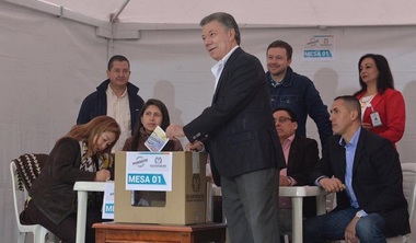 Columbienii resping prin referendum pacea cu gherila FARC