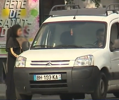 France 3: Cerşetoarele românce din Franţa încearcă să profite de pe urma dramei sirienilor şi a compasiunii faţă de migranţi