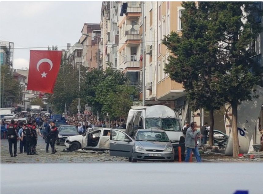 EXPLOZIE la Istanbul: Mai multe persoane au fost rănite după ce o motocicletă-capcană a explodat în apropierea unei secţii de poliţie. UPDATE, FOTO, VIDEO