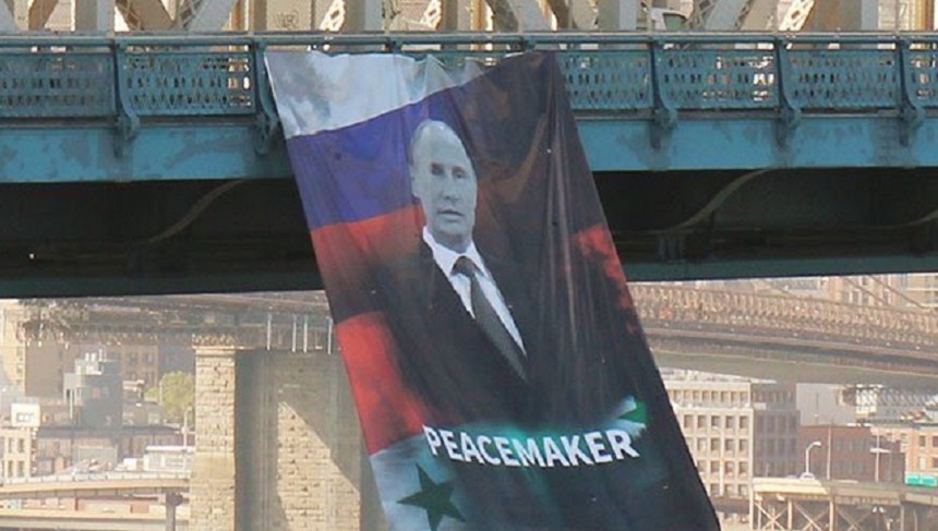 Poliţia din New York efectuează o anchetă după ce un banner imens cu imaginea lui Putin a fost agăţat pe Podul Manhattan