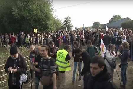 Peste 10.000 de oameni au protestat faţă de construcţia aeroportului controversat Notre-Dame-des-Landes