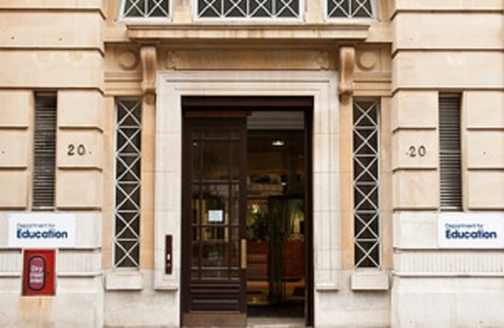 Studenţii UE care se înscriu anul viitor la universităţi britanice vor avea acces la aceeaşi finanţare ca în prezent pe tot parcursul studiilor, în pofida Brexit