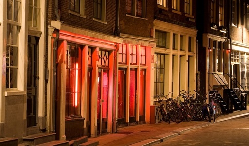 Trei români arestaţi ca suspecţi într-o încăierare soldată cu un mort în "cartierul roşu" din Amsterdam