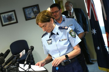 Autorităţile australiene au arestat doi adolescenţi, care plănuiau să comită un atentat inspirat de Statul Islamic la Sydney