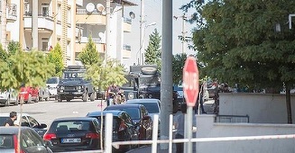 Trei morţi şi opt răniţi la Gaziantep, unde presupuşi kamikaze din Statul Islamic s-au detonat în timpul unui raid