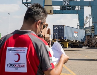 Turcia: Semiluna Roşie a anunţat că va trimite ajutoare umanitare pentru 10.000 de irakieni, care au fugit din calea asaltului de la Mosul