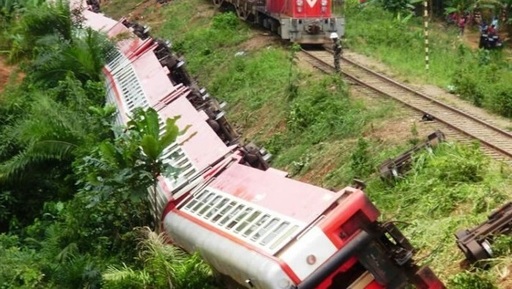 Cel puţin trei persoane au murit, după ce un tren cu pasageri supraaglomerat a deraiat în Camerun