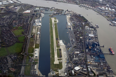 Autorităţile britanice au anunţat redeschiderea aeroportului London City