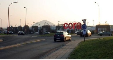 Autorităţile belgiene susţin că un bărbat înarmat cu un Kalaşnikov a deschis focul într-un magazin de bijuterii din Chatelinau