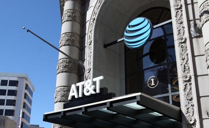 Acord privind achiziţionarea cu peste 85 de miliarde de dolari a Time Warner Inc de către AT&T